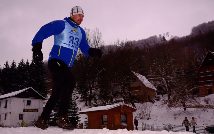 Závodníci po sjezdovce mezi brankami běhali. Foto: archiv Ski areál Telnice